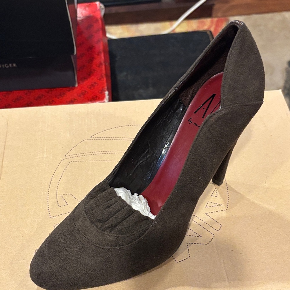 Ann Marino Chocolate Suede Heels